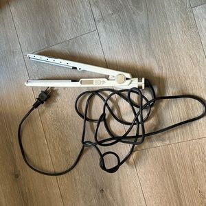 Jilbère by Conair Professional Nano Silver Ceramic Flat Iron - 1 1/4 inch.